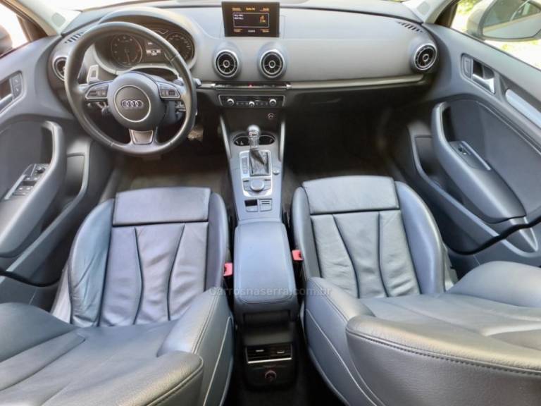 AUDI - A3 - 2016/2016 - Prata - R$ 116.000,00