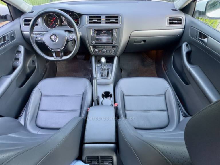 VOLKSWAGEN - JETTA - 2017/2017 - Branca - R$ 93.000,00