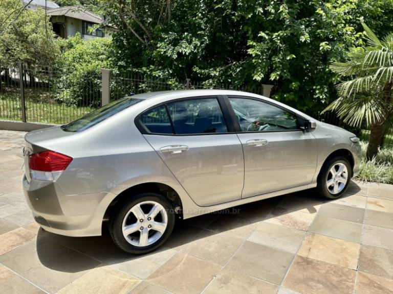 HONDA - CITY - 2011/2011 - Bege - R$ 49.000,00