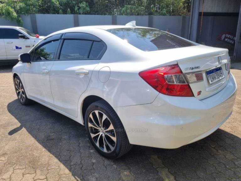 HONDA - CIVIC - 2016/2016 - Branca - R$ 80.000,00