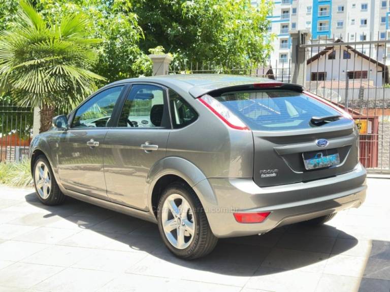 FORD - FOCUS - 2013/2013 - Cinza - R$ 51.000,00