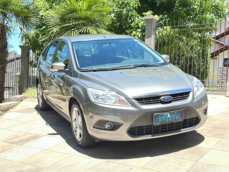 FORD - FOCUS - 2013/2013 - Cinza - R$ 51.000,00