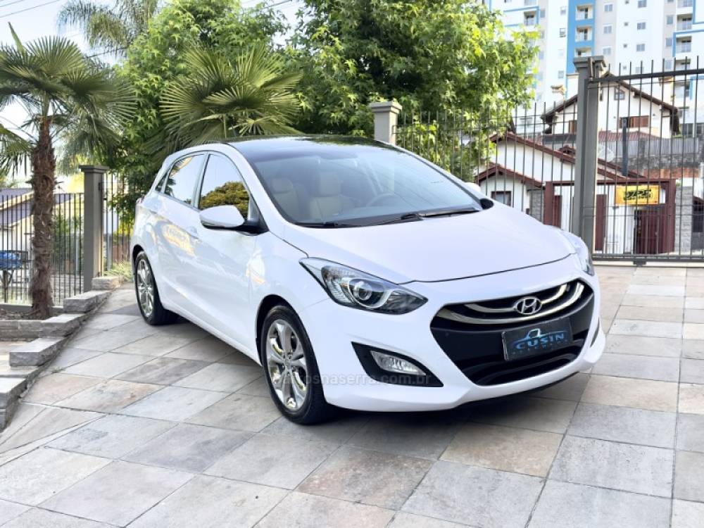 HYUNDAI - I30 - 2015/2015 - Branca - R$ 75.900,00