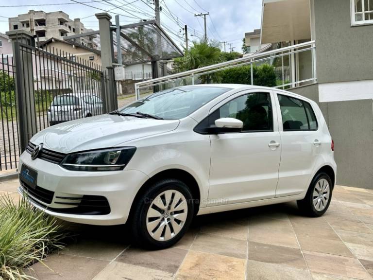 VOLKSWAGEN - FOX - 2015/2015 - Branca - R$ 48.000,00