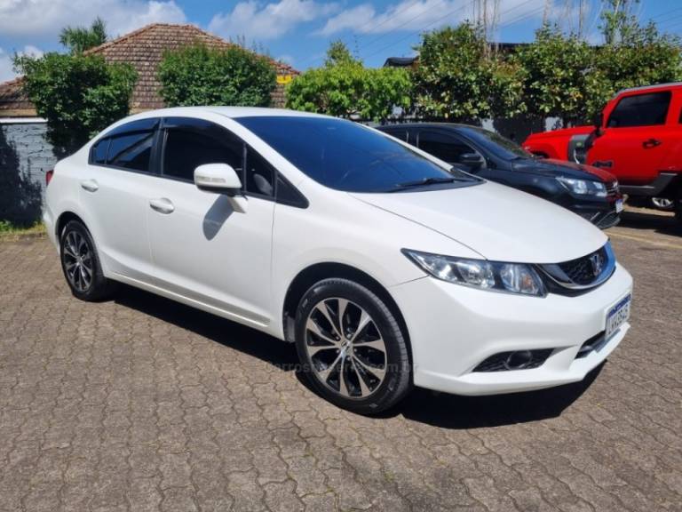 HONDA - CIVIC - 2016/2016 - Branca - R$ 80.000,00