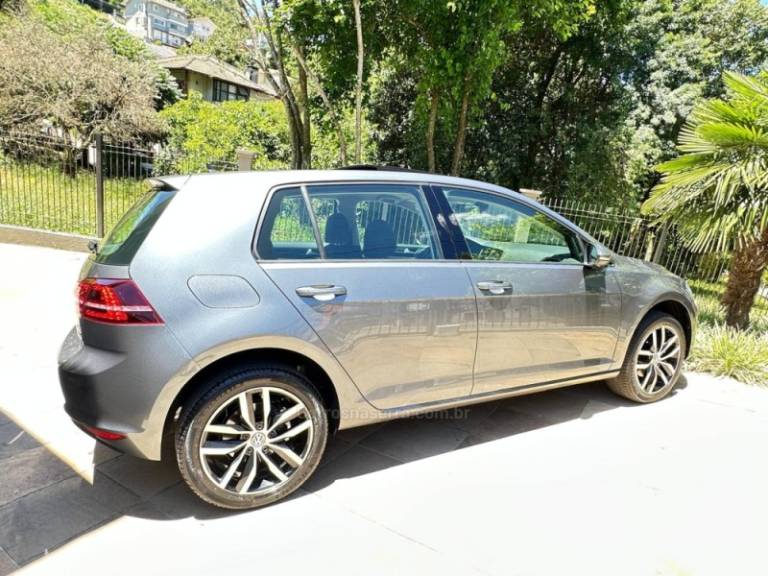 VOLKSWAGEN - GOLF - 2015/2015 - Cinza - R$ 89.000,00