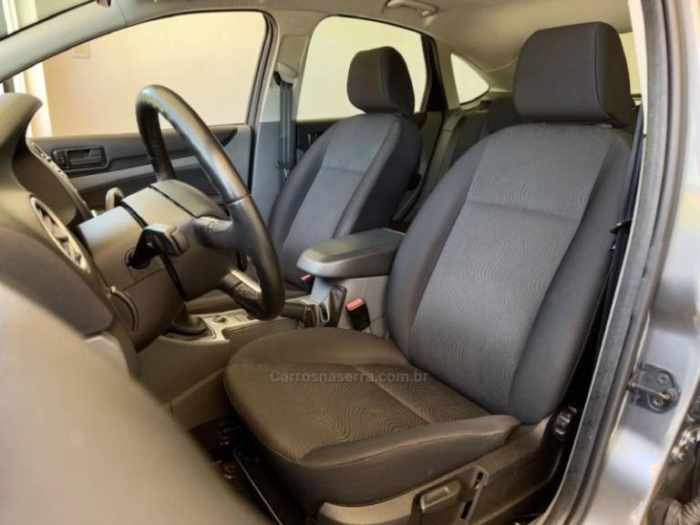 FORD - FOCUS - 2013/2013 - Cinza - R$ 51.000,00