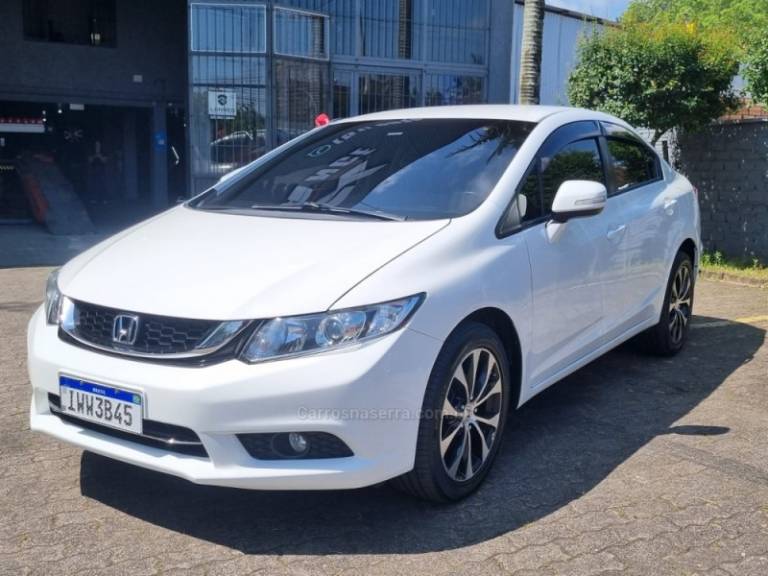 HONDA - CIVIC - 2016/2016 - Branca - R$ 80.000,00