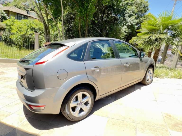 FORD - FOCUS - 2013/2013 - Cinza - R$ 51.000,00