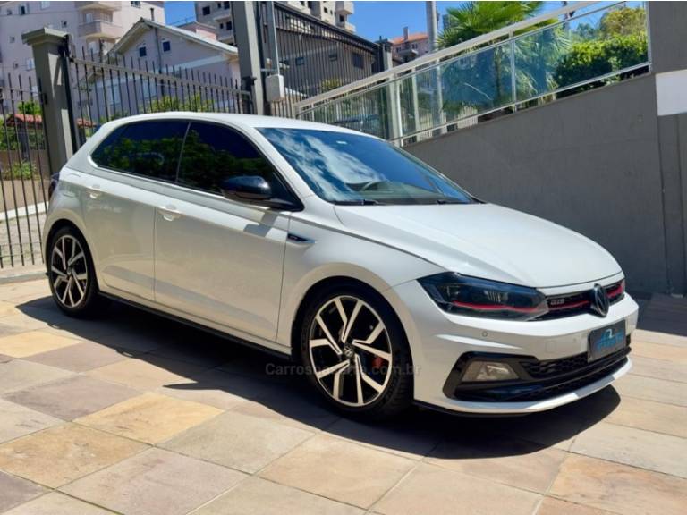 VOLKSWAGEN - POLO - 2020/2020 - Branca - R$ 107.000,00