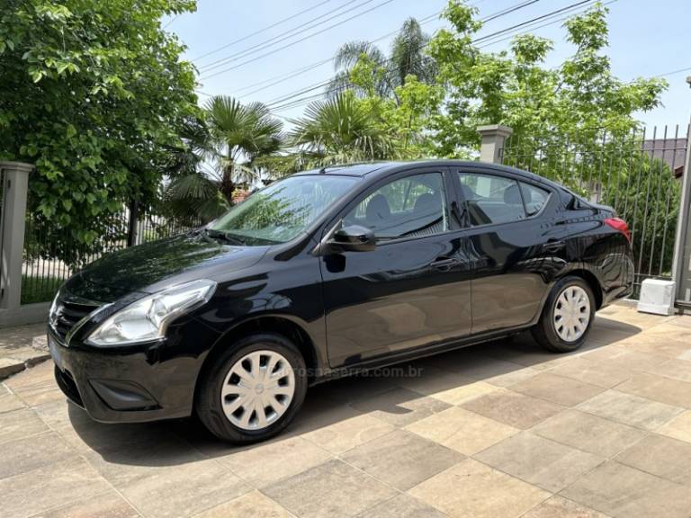 NISSAN - VERSA - 2020/2020 - Preta - R$ 52.000,00