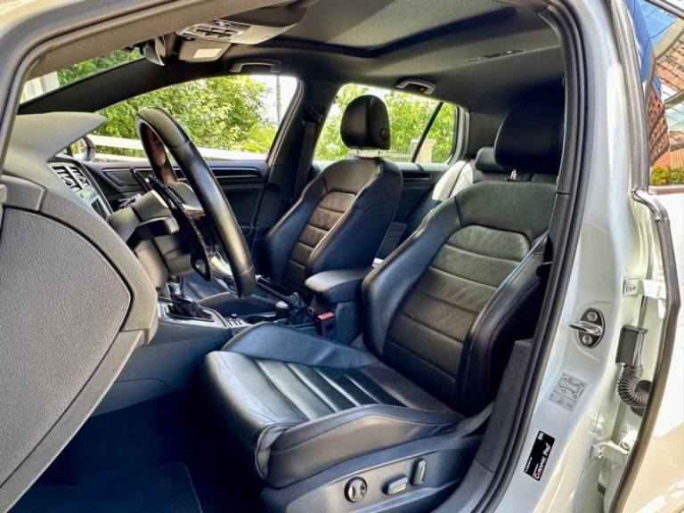 VOLKSWAGEN - GOLF - 2017/2017 - Branca - R$ 158.000,00