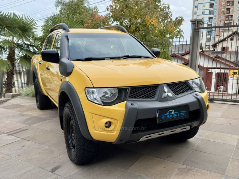MITSUBISHI - L200 SAVANA - 2013/2013 - Amarela - R$ 125.000,00