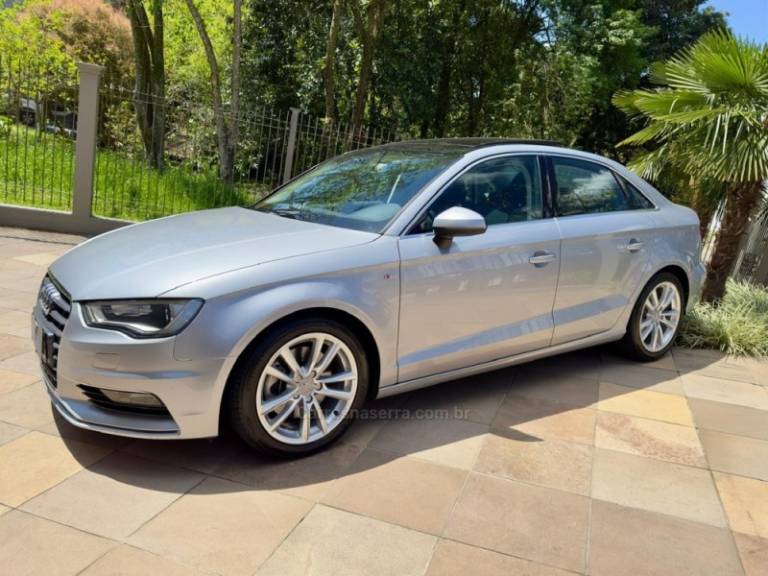 AUDI - A3 - 2016/2016 - Prata - R$ 116.000,00