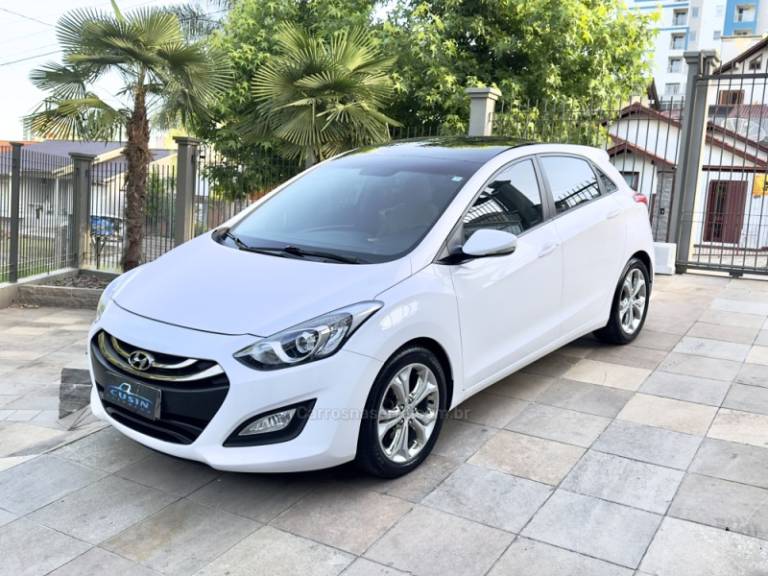 HYUNDAI - I30 - 2015/2015 - Branca - R$ 75.900,00