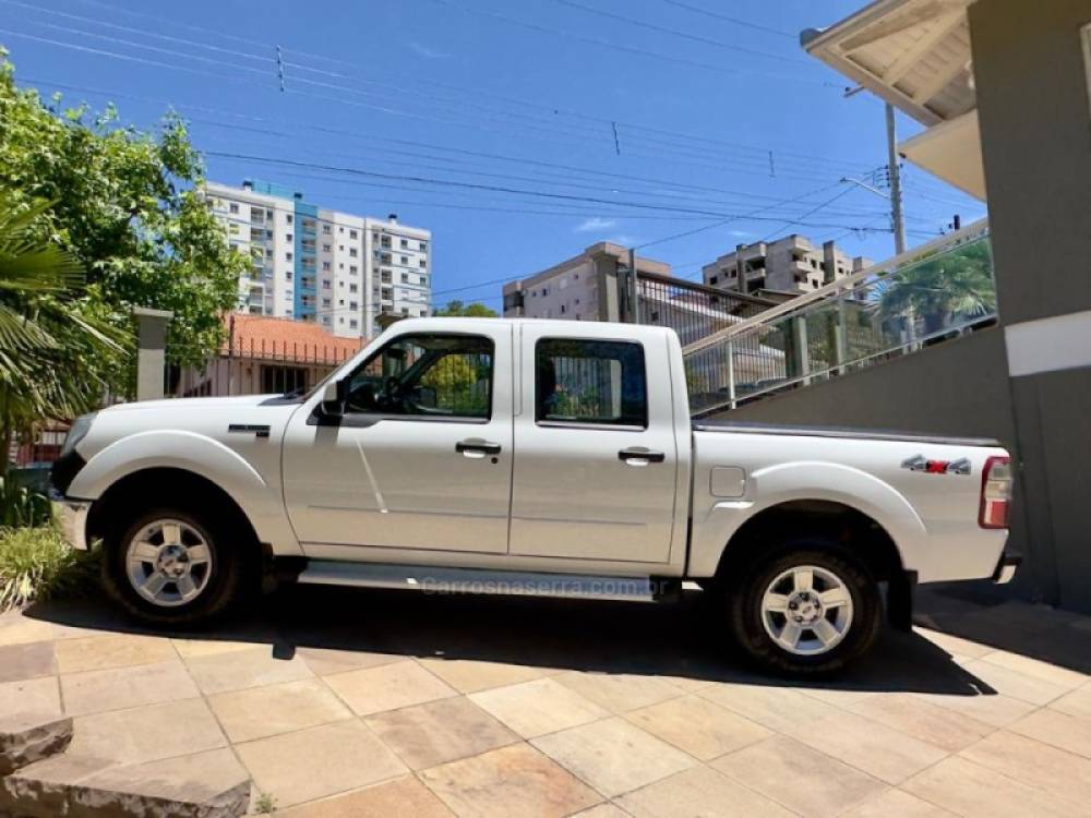 FORD - RANGER - 2011/2011 - Branca - R$ 93.000,00