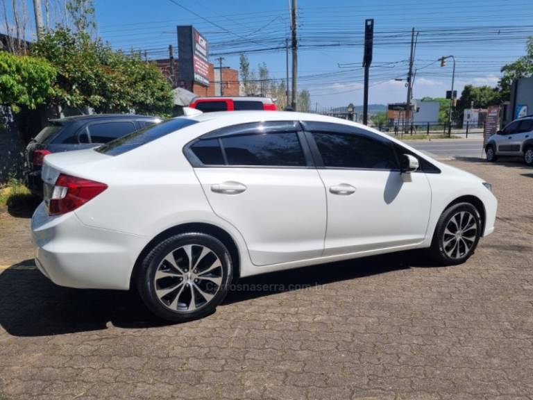 HONDA - CIVIC - 2016/2016 - Branca - R$ 80.000,00