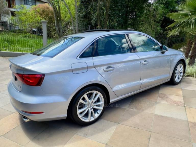 AUDI - A3 - 2016/2016 - Prata - R$ 116.000,00