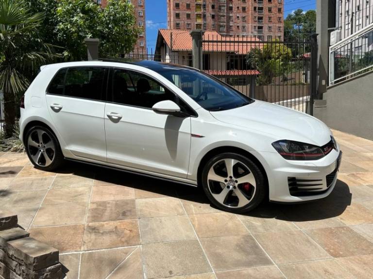 VOLKSWAGEN - GOLF - 2017/2017 - Branca - R$ 158.000,00