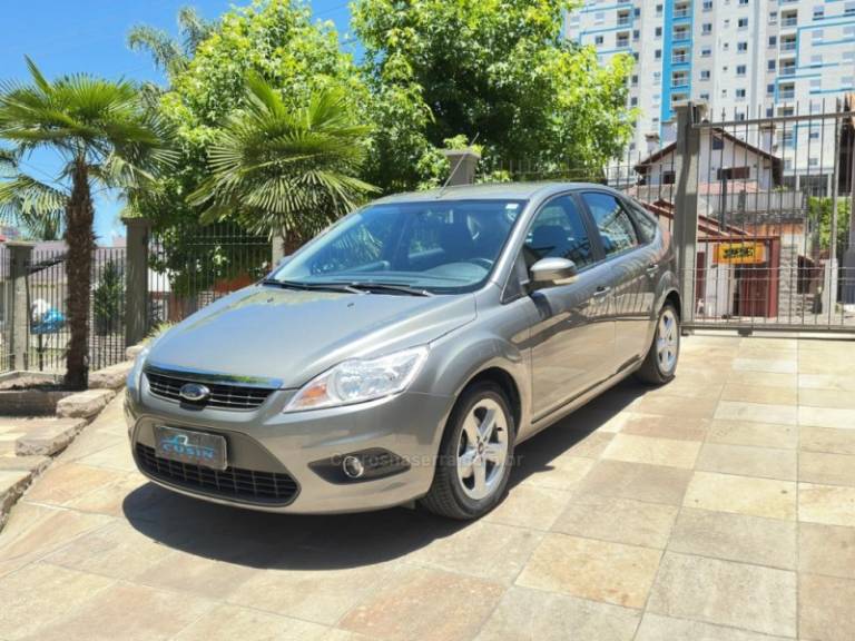 FORD - FOCUS - 2013/2013 - Cinza - R$ 51.000,00