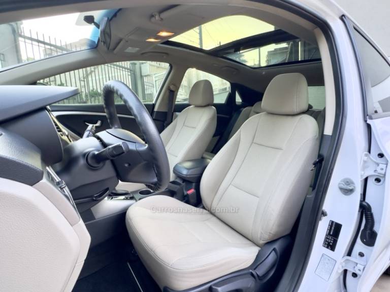 HYUNDAI - I30 - 2015/2015 - Branca - R$ 75.900,00