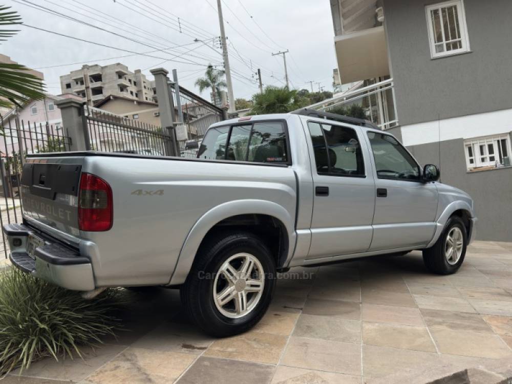 CHEVROLET - S10 - 2008/2008 - Prata - R$ 80.000,00