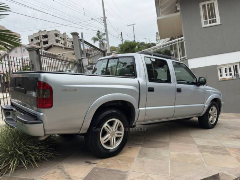 CHEVROLET - S10 - 2008/2008 - Prata - R$ 80.000,00